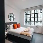 Stylish 2-Bedroom Flat With Balcony In Clerkenwell