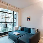 Stylish 2-Bedroom Flat With Balcony In Clerkenwell